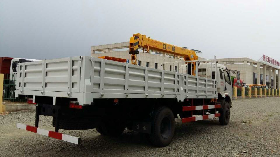 東風(fēng)5噸隨車吊 東風(fēng)5噸隨車吊