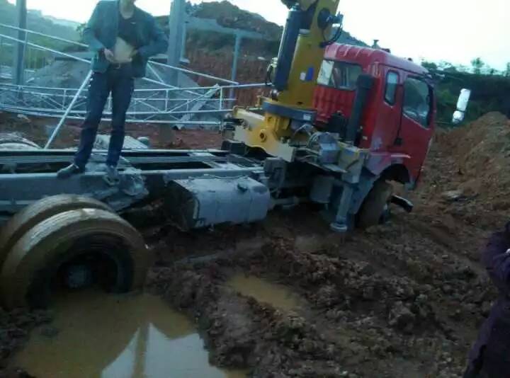 四驅(qū)隨車吊 四驅(qū)隨車吊