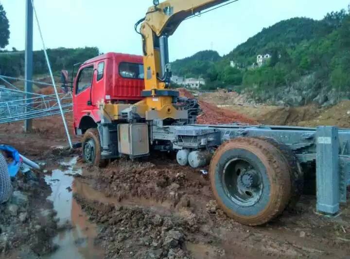 四驅(qū)隨車吊 四驅(qū)隨車吊