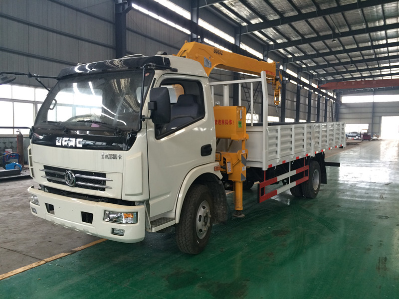 東風(fēng)4噸隨車吊 東風(fēng)4噸隨車吊